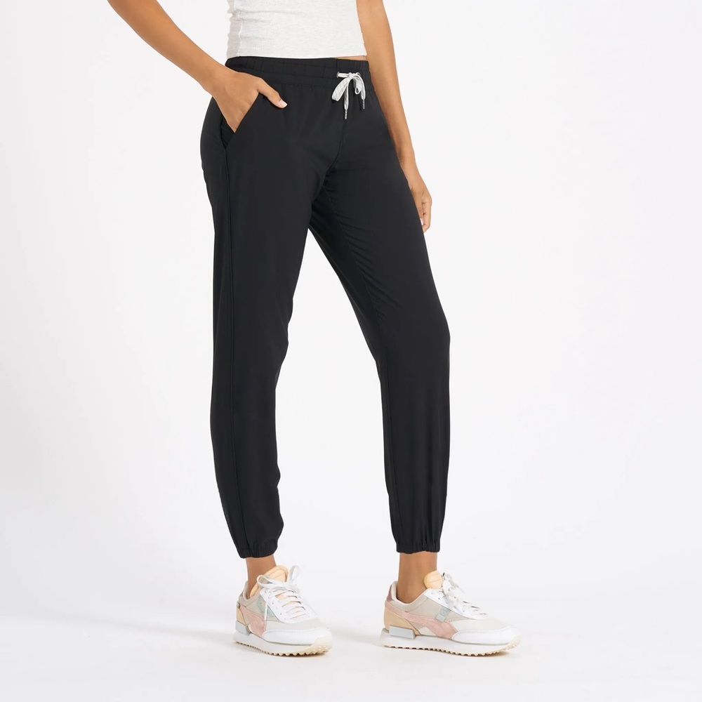Vuori Weekend black jogger pants- Size Medium